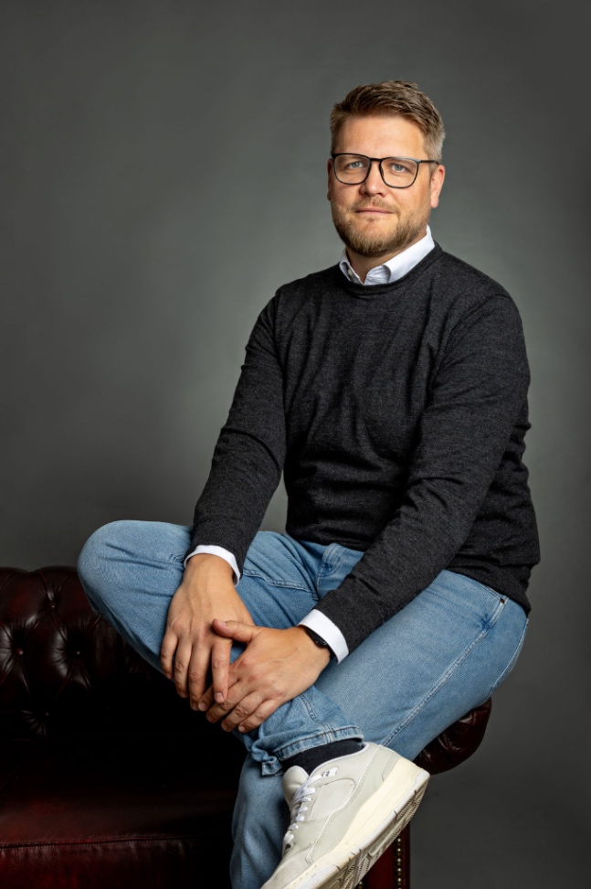 Andreas Duck, externer Marketingleiter und Gründer von DUCKXMO, Portrait für Marketing-Mandate mit Mittelstand